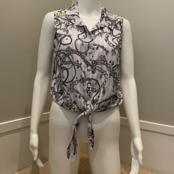 H&M Conscious button up sleeveless blouse. Knot tie front. Size 8 medium. - Picture 4 of 10